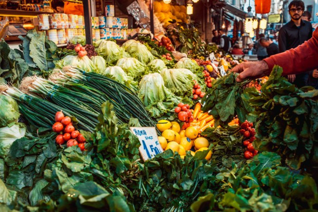 Rząd odmraża gospodarkę; fot. shutterstock.com Rząd odmraża gospodarkę. To dobra wiadomość dla rynku owoców i warzyw