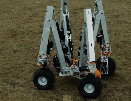 RootWave we współpracy z Small Robot Company pracują nad stworzeniem robota usuwającego chwasty/ fot. www.smallrobotcompany.com Wyposażony w elektrody robot usuwa chwasty
