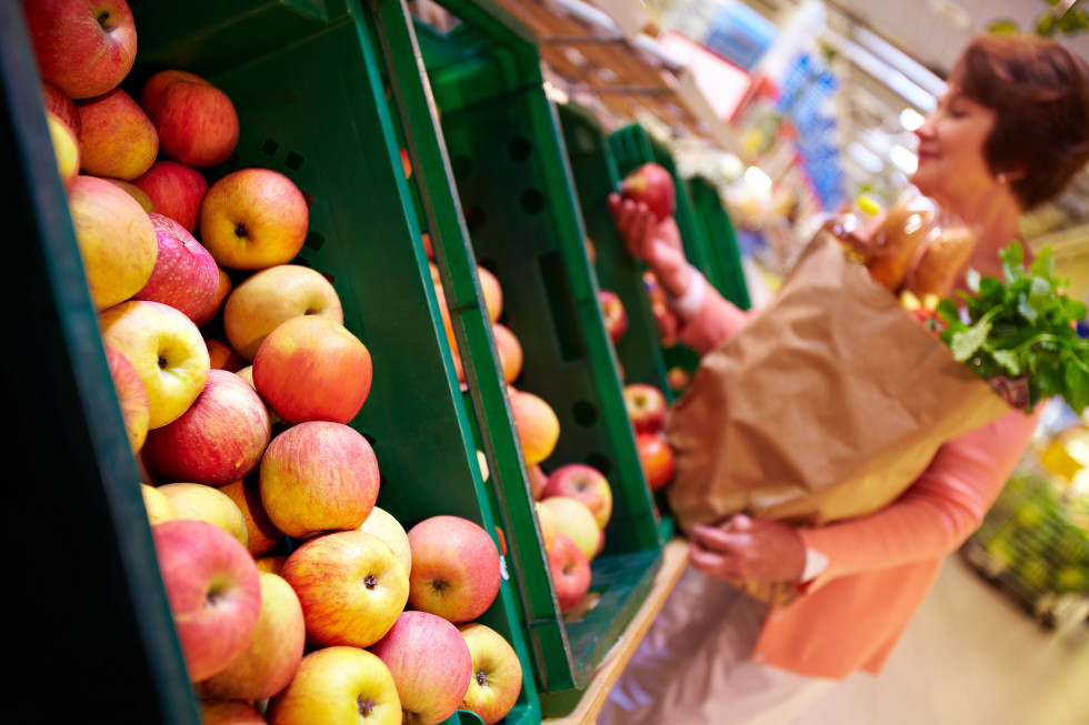 Co Polacy tak naprawdę myślą o tanich jabłkach z marketów?