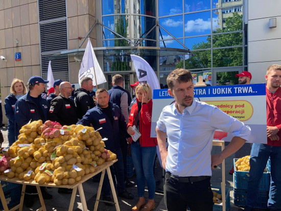AgroUnia znów będzie protestować; fot. facebook.com/projektAGROunia AgroUnia będzie protestować i rozdawać ziemniaki w Toruniu
