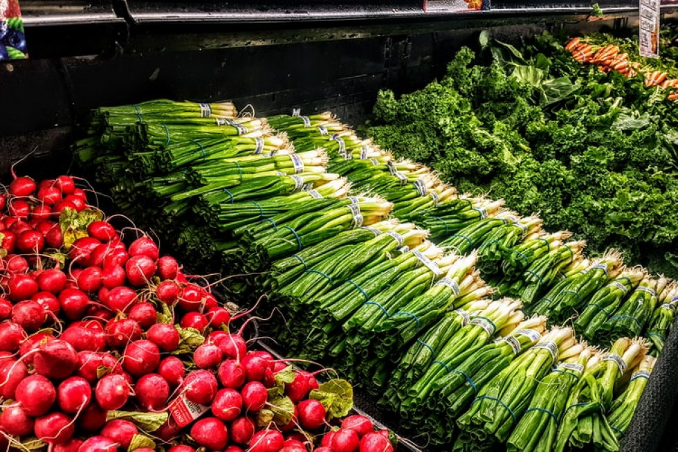 W 2020 roku wzrosły wydatki na owoce i warzywa