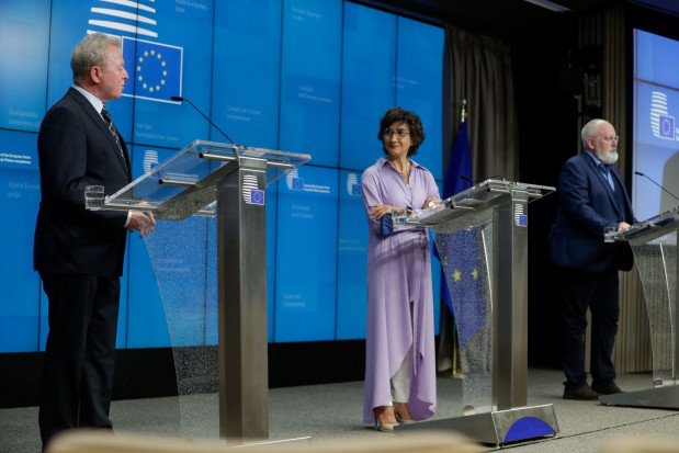 Jest wstępne porozumienie ws. WPR; fot. PAP/EPA/STEPHANIE LECOCQ/ POOL UE: Nowa WPR stawia na eko i małe gospodarstwa. Jest wstępne porozumienie