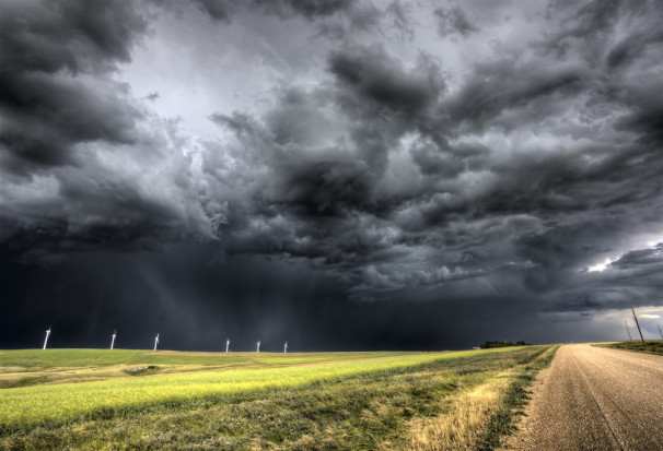 Instytut Meteorologii i Gospodarki Wodnej wydał w czwartek ostrzeżenia drugiego stopnia przed burzami z gradem/fot. shutterstock.com IMGW: popołudnie burzowe; spadnie grad o średnicy powyżej 5 cm