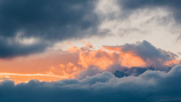 Ostrzeżenia przed burzami; fot. unsplash.com Trąby powietrzne, burze, grad - sprawdź ostrzeżenia IMGW