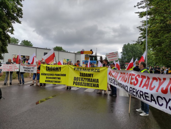 Protest rybaków potrwa do godziny 16 / Fot. czytelnik "Farmera" Trwa protest rybaków i rolników z Agrounii we Władysławowie