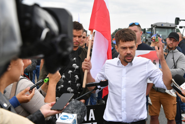 Czwartek jest drugim dniem protestu AgroUnii na drodze krajowej nr 12/fot. PAP/Grzegorz Michałowski Drugi dzień protestu rolników na drodze krajowej nr 12