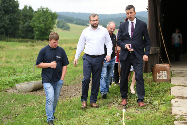 Grzegorz Puda w Tokarni; fot. PAP/Darek Delmanowicz Małe gospodarstwa mają funkcjonować jak duże! Nowy pomysł rządu
