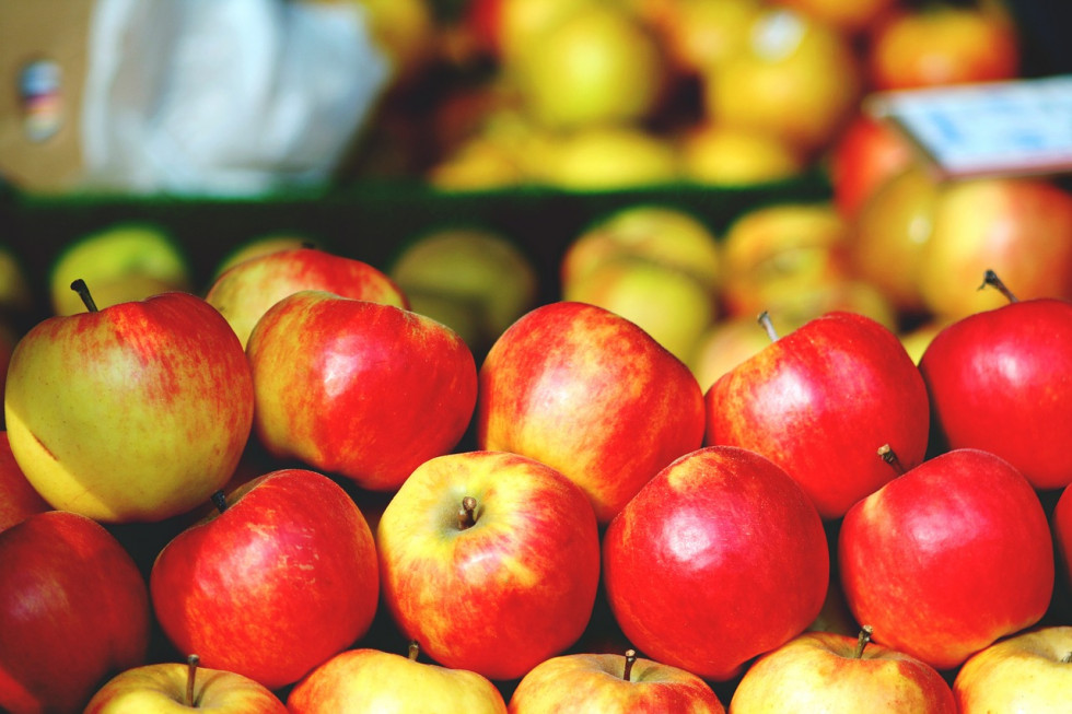Ceny jabłek w sieciach handlowych mocno spadły