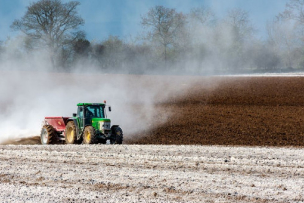 Wapnowanie gleb coraz chętniej stosowane przez rolników