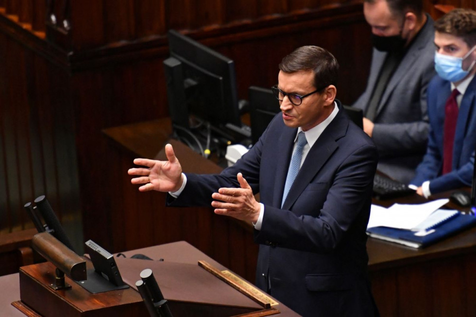 Premier Mateusz Morawiecki na sali plenarnej niższej izby parlamentu w Warszawie. PAP/Piotr Nowak Morawiecki: nie ma ważniejszej sprawy dla nas niż polskie rolnictwo