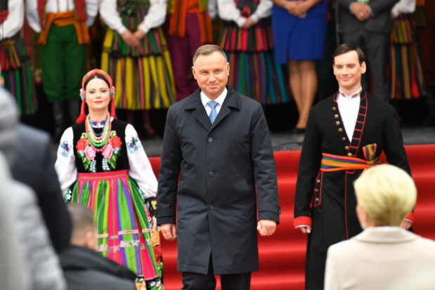 Prezydent dziękował rolnikom za to, że przyjechali na dożynki do Warszawy ze wszystkich regionów Polski. / fot. PAP/Piotr Nowak Duda: Dzięki trudowi rolników mamy zapewnione bezpieczeństwo żywnościowe