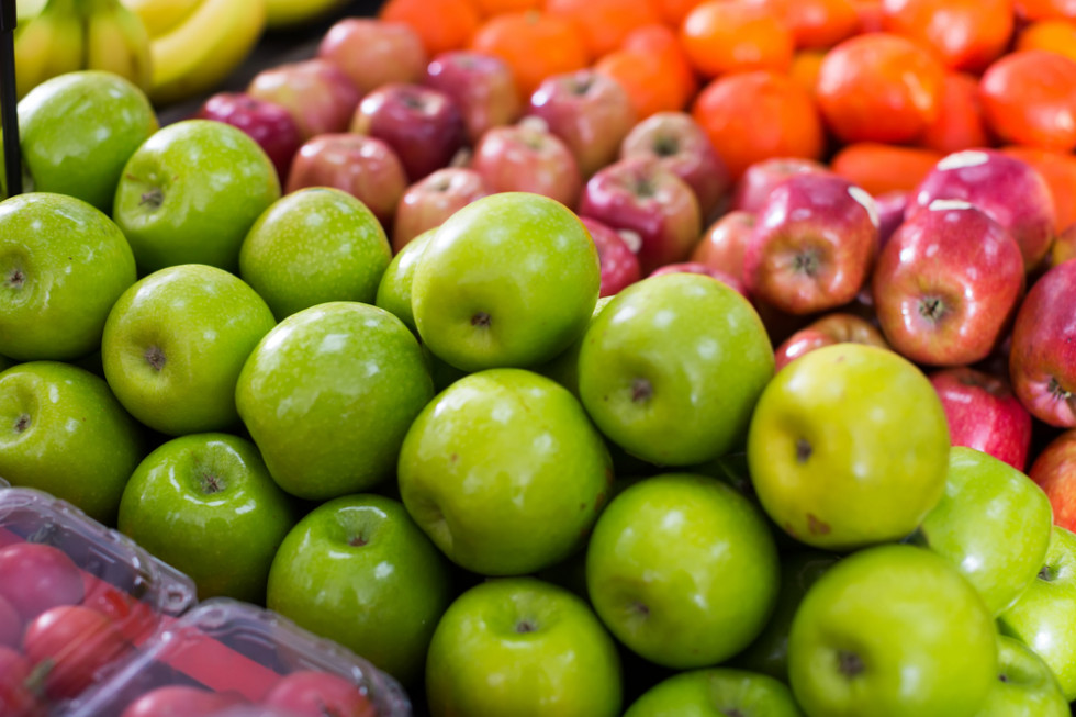 Hiszpania importuje coraz więcej owoców, w tym jabłek