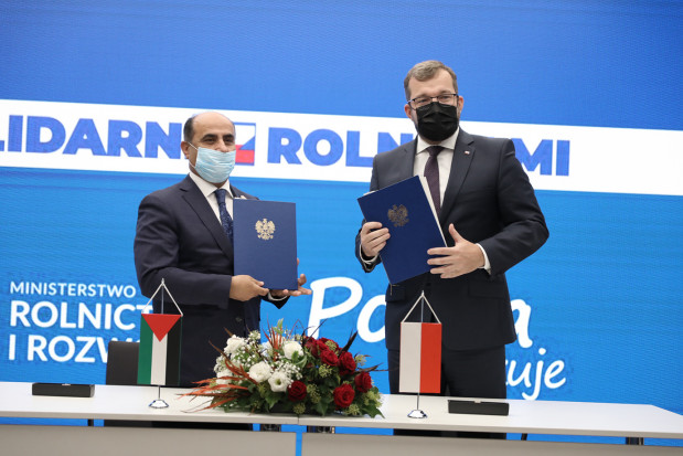 Minister Grzegorz Puda z Ryiadem M. Y. Attarim Ministrem Rolnictwa Palestyny po podpisaniu Memorandum/fot.MRiRW Podpisano polsko-palestyńskie memorandum o współpracy w dziedzinie rolnictwa