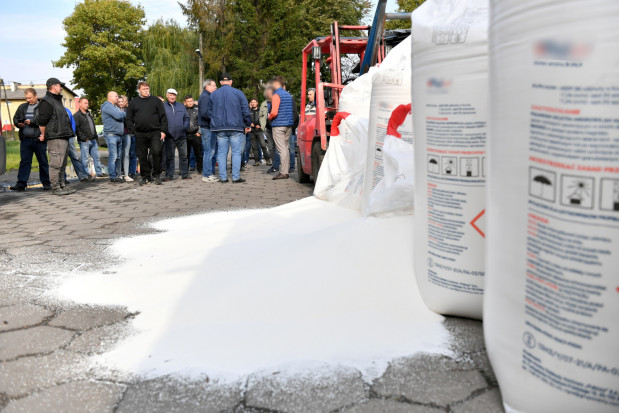 Pomorskie: Protest rolników przeciwko podwyżce o ok. 300 proc. ceny za saletrę/ PAP/Adam Warżawa Pomorskie: rolnicy protestują przeciwko 300-proc. podwyżce ceny saletry