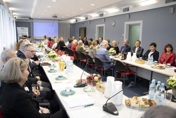 7 października 2021 r. odbyło się pierwsze posiedzenie nowo wybranej Rady Naukowej Instytutu Ogrodnictwa – Państwowego Instytutu Badawczego. / fot. materiały prasowe Rada naukowa IO-PIB w nowym składzie