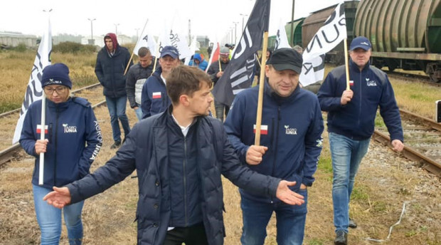 fot. Facebook AgroUnia AgroUnia blokuje tory na podkarpaciu przed wywozem polskich nawozów
