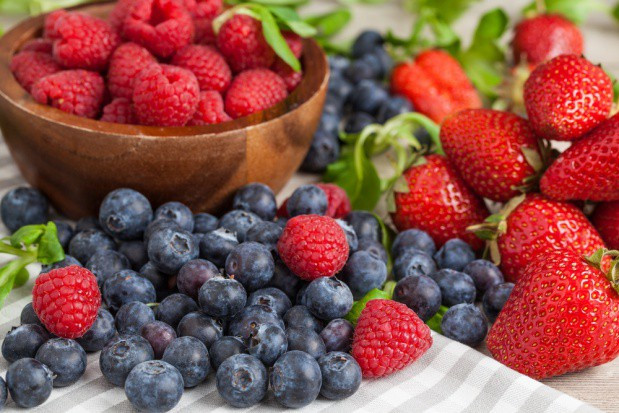 Konsumpcja soków ekologicznych staje się dla konsumentów formą naturalnej suplementacji / fot. shutterstock Instytut Ogrodnictwa - PIB ocenia produkty eko z owoców jagodowych
