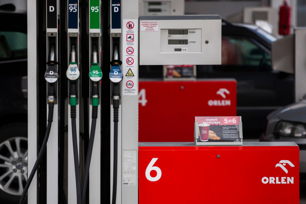 Obajtek: Ceny paliw powinny zacząć się normować