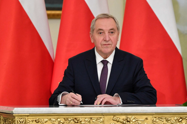 Wicepremier, minister rolnictwa Henryk Kowalczyk o cenach jabłek; fot. PAP/Radek Pietruszka Jak Kowalczyk przeciwstawi się dyktowaniu cen skupu jabłek przez monopolistów?