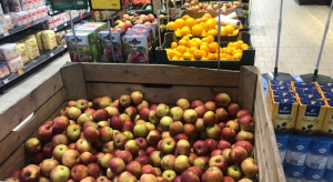 Kolejna sieć sklepów przecenia polskie jabłka i sprzedaje prosto ze skrzyni