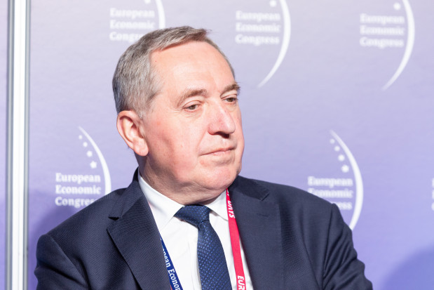 Bez obniżenia cen gazu nie możemy marzyć o istotnym zmniejszeniu cen nawozów - stwierdził w niedzielę wicepremier, minister rolnictwa Henryk Kowalczyk. / fot. PTWP Kowalczyk: Bez obniżki cen gazu nie można marzyć o istotnym zmniejszeniu cen nawozów