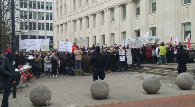 Pracownicy ARiMR i KRUS protestowali przeciwko niskim płacom w urzędach/ fot. Farmer Pracownicy ARiMR i KRUS upomnieli się o podwyżki