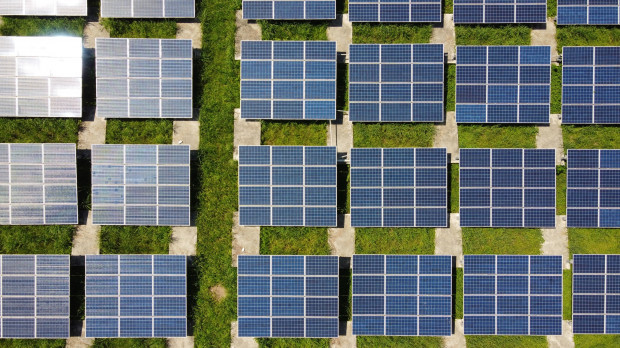 Senacka Komisja Nadzwyczajna do spraw Klimatu opowiedziała się w czwartek za odrzuceniem w całości nowelizacji ustawy o odnawialnych źródłach energii. / fot. unsplash.com Senacka komisja za odrzuceniem w całości noweli ustawy o OZE