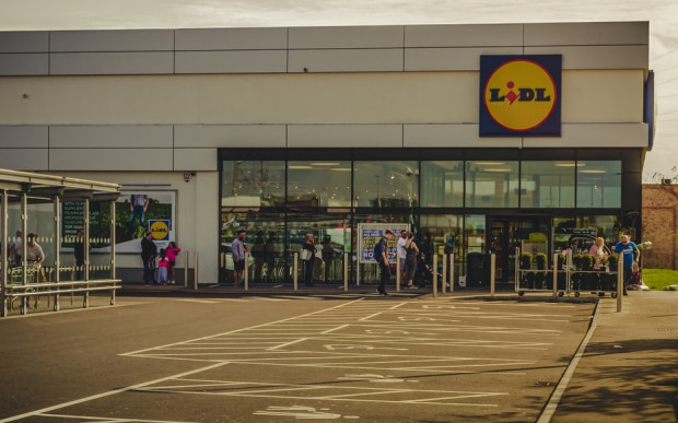 Przerośnięte jabłka w Lidlu; fot. unsplash.com Lidl sprzedaje przerośnięte jabłka. W promocji Ligol i Jonagold