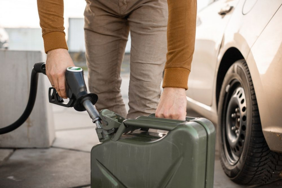 Analitycy: ceny na stacjach paliw mogą spaść