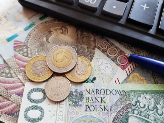 Kasa Rolniczego Ubezpieczenia Społecznego informuje, że od 01 grudnia 2021 r. zmieniają się kwoty miesięcznego przychodu powodujące zmniejszenie lub zawieszenie świadczeń emerytalno-rentowych / fot. shutterstock KRUS: Uwaga! Nowe kwoty świadczeń emerytalno-rentowych