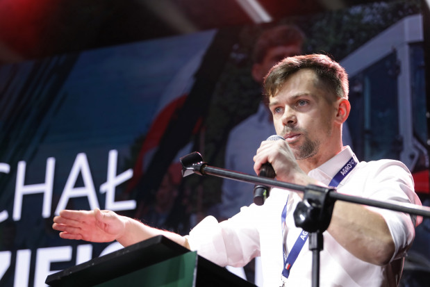 My mówimy otwartym językiem i nazywamy polityków, takimi jakimi oni są: obiboki, łobuzy i ludzie, którzy nie życzą nam dobrze - mówił lider Agrounii Michał Kołodziejczak / fot. PAP/Albert Zawada Lider Agrounii: Nazywamy polityków, takimi jakimi są - obiboki i łobuzy