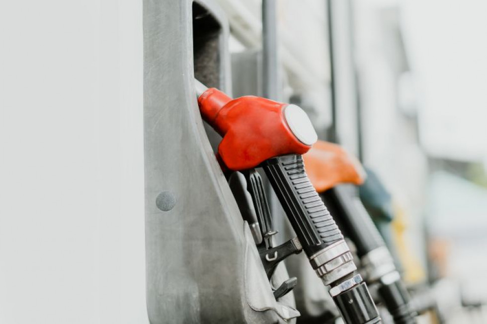 Obniżka cen paliw o 30 groszy na litrze już od 20 grudnia
