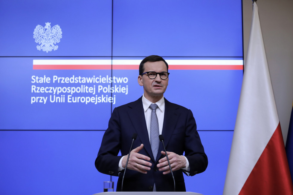 Morawiecki chce otrzymać zgodę od KE na obniżenie VAT-u na paliwo