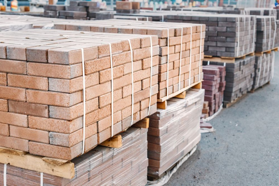 Ceny materiałów budowlanych w 2022 r. utrzymają się powyżej tych sprzed pandemii/ fot. shutterstock Ceny materiałów budowlanych w 2022 r. będą wysokie