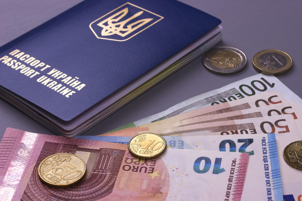 W 2021 r. wystawiono cudzoziemcom prawie 3 mln dokumentów, które uprawniały ich w Polsce do pracy / fot. shutterstock W 2021 r. wystawiono prawie 3 mln zezwoleń na pracę