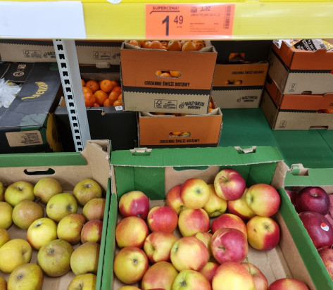 W sklepach niskie ceny mają tylko jabłka