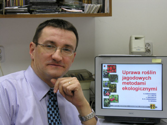 Zespół kierowany przez dr. hab. Grzegorza Doruchowskiego rozpoczął realizację projektu ResBerry Projekt ResBerry - naukowe wsparcie dla ogrodników ekologicznych