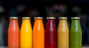 Polacy coraz chętniej piją soki owocowo-warzywne