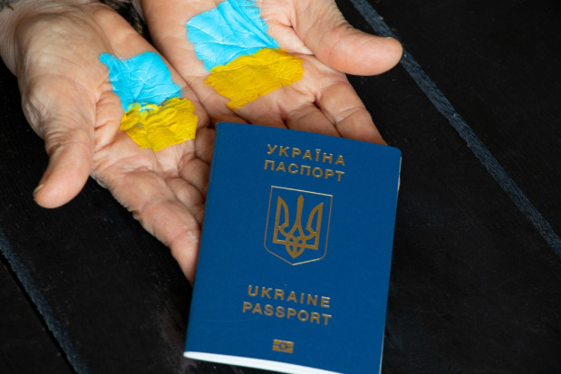 Legalny pobyt z prawem do pracy oraz dodatek 300 zł dla uchodźców z Ukrainy
