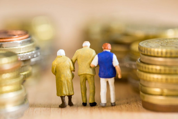 Ponad 3,9 mln emerytów i rencistów otrzymało wyższe świadczenia/ fot. shutterstock Wypłata rent i emerytur. Ile osób otrzymało już wyższe świadczenia?