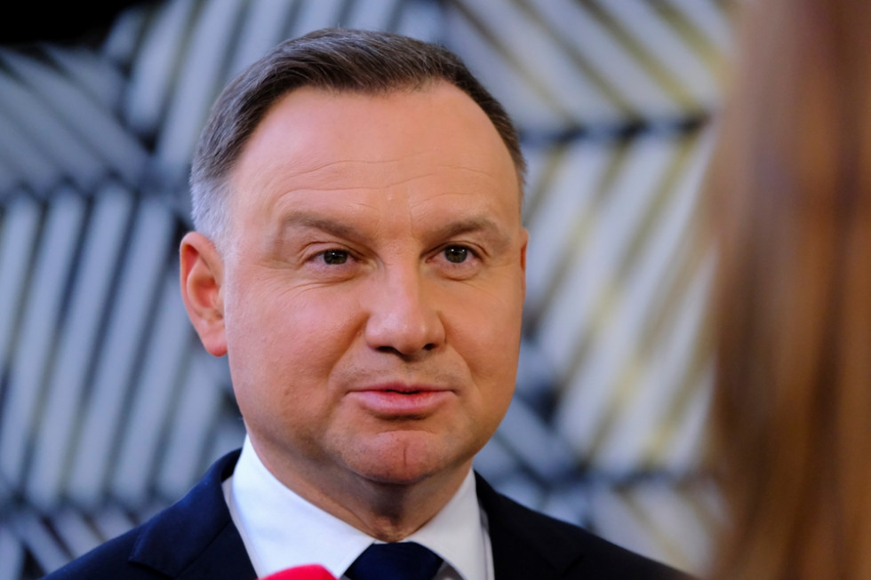 Zdaniem Andrzeja Dudy Polska powinna jak najszybciej odciąć się od ropy i gazu z Rosji / fot. shutterstock Duda: Powinniśmy jak najszybciej odciąć się od ropy i gazu z Rosji