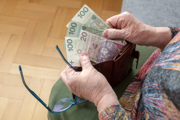 Wypłata trzynastej emerytury rusza 1 kwietnia / fot.shutterstock.com Od 1 kwietnia wypłacane będą trzynaste emerytury