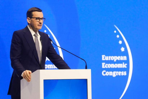 Morawiecki na EEC: czas na bardzo ostrożną politykę redukcji inflacji