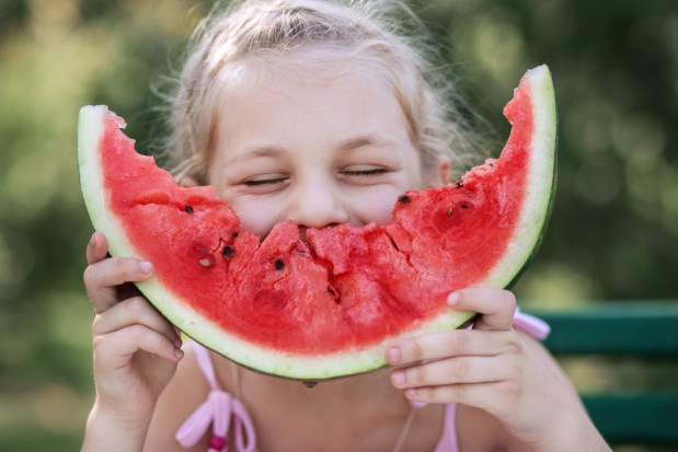 Jak przekonać dzieci do jedzenia warzyw i owoców?/ fot. shutterstock Więcej warzyw i owoców w diecie dziecka - to możliwe!