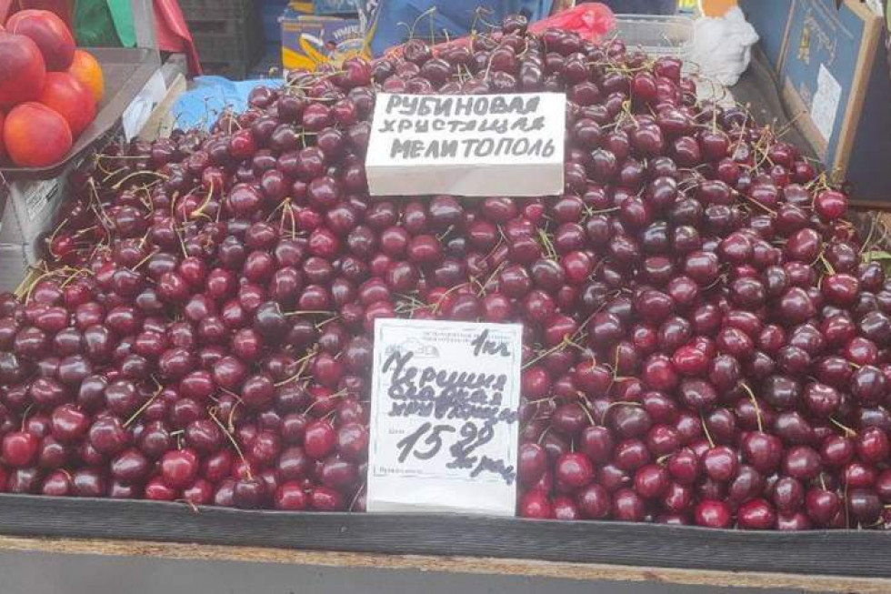 Ukradli wiśnie i pomidory. Teraz sprzedają je w Białorusi