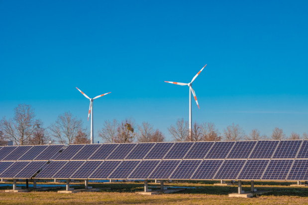 Rząd określi maksymalne ilości energii z OZE, jakie mogą zostać sprzedawane w latach 2022-2027/ fot. shutterstock Maksymalne ilości energii z OZE, które mogą być sprzedane w latach 2022–2027