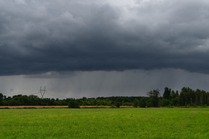 Niebezpieczna pogoda! Wtorek będzie upalny i burzowy
