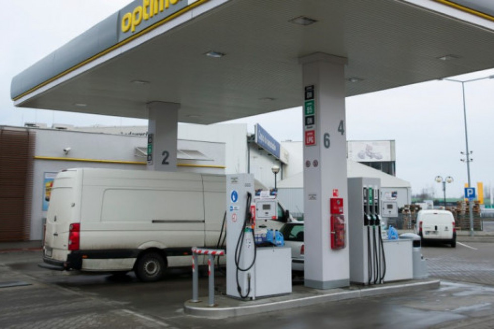 Ceny paliw: diesel potaniał o 33 gr, benzyna Pb95 także tanieje