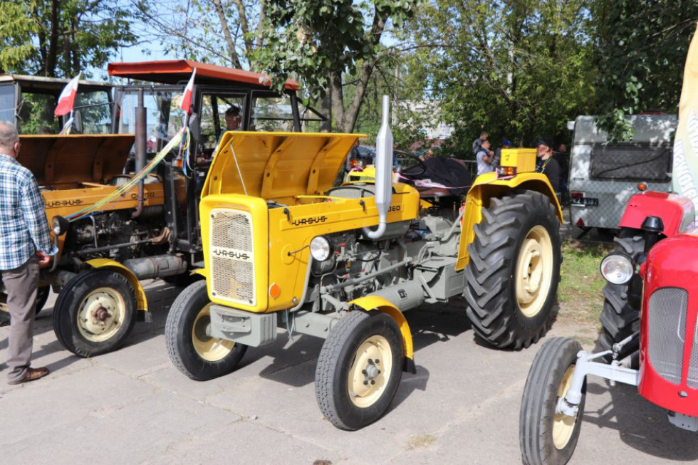Zlot zabytkowych traktorów w Ursusie