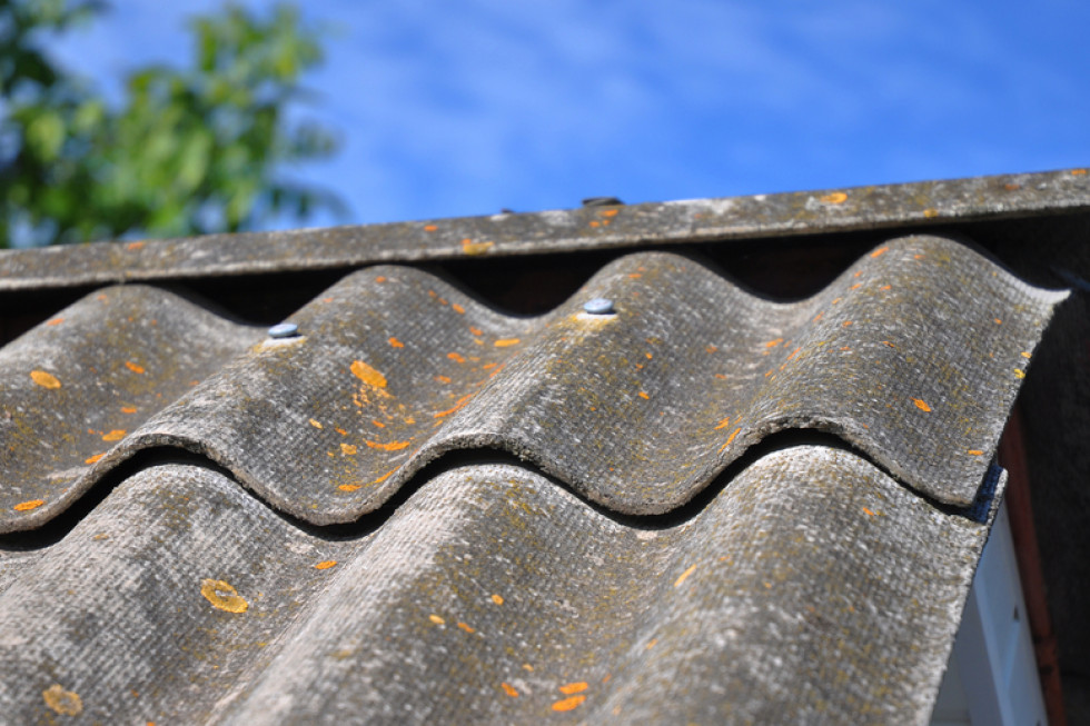 Dotacje do wymiany dachów z azbestu - ile wniosków złożono?